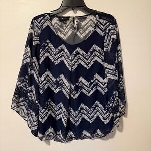 AB Studio Bell Sleeve Blue and White Chevron Print Blouse Women's Size Large EUC